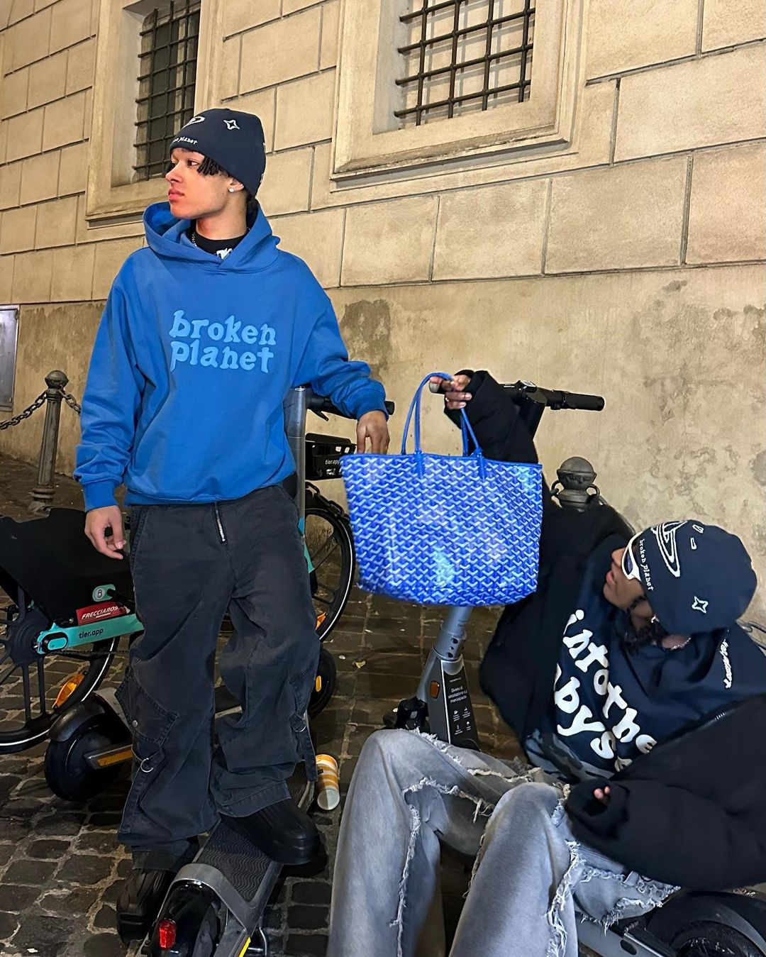 Tauchen Sie ein in die Y2K-Hoodies der 2000er und entfesseln Sie Ihren Retro-Street-Style