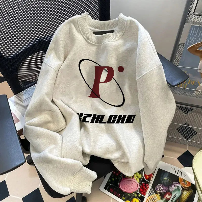Women's Oversized Sweatshirt with "P" Graphic Print