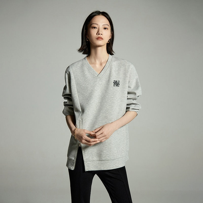 Chic and Comfy: Unique Zippered Split Hem Sweatshirt for Women