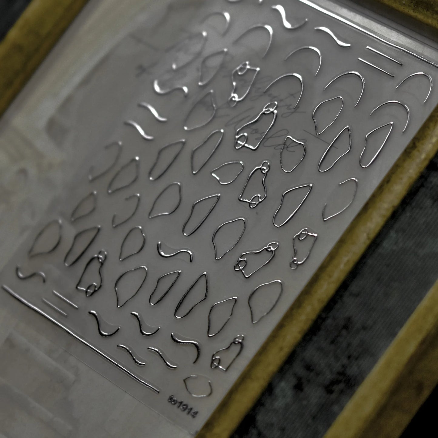 Bronzing Gilded Butterfly Nail Art