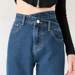 Mom-Jeans mit weitem Bein, hoher Bund, schmeichelnde Passform