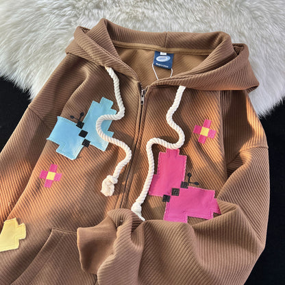 Kapuzenpullover-Sweatshirt im amerikanischen Stil mit Reißverschluss. Umfassen Sie Kawaii-Mode mit dicker Patch-Kunst und Kpop-Schmetterlingsdesign