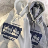 Herbst- und Wintertrends, personalisierte Kapuzenpullover mit Buchstabendruck im Retro-Stil