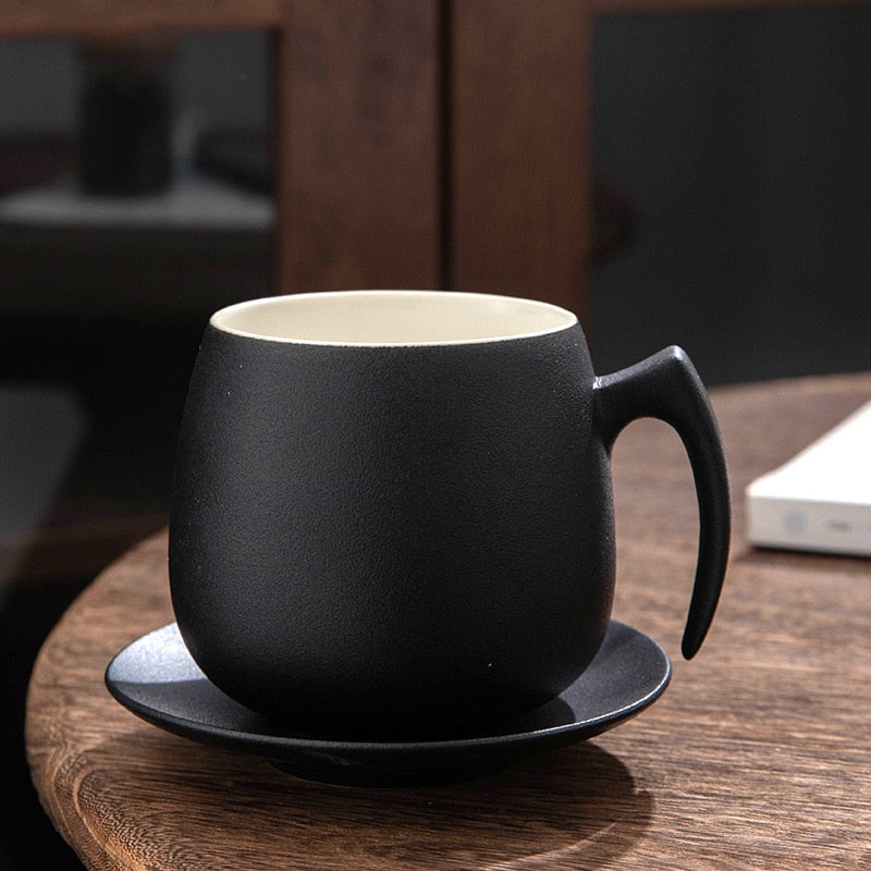 Tasse, einfache, mattierte Tasse mit Halter, schwarze Keramik, Anti-Verbrühung