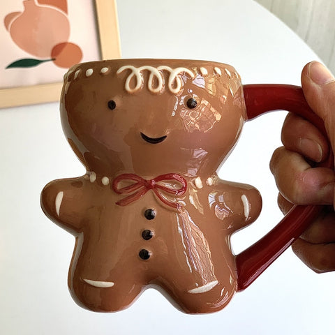 Weihnachtliche Keramiktasse, süßes Lebkuchenmann-Kaffeepaar