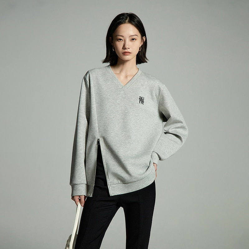 Chic and Comfy: Unique Zippered Split Hem Sweatshirt for Women